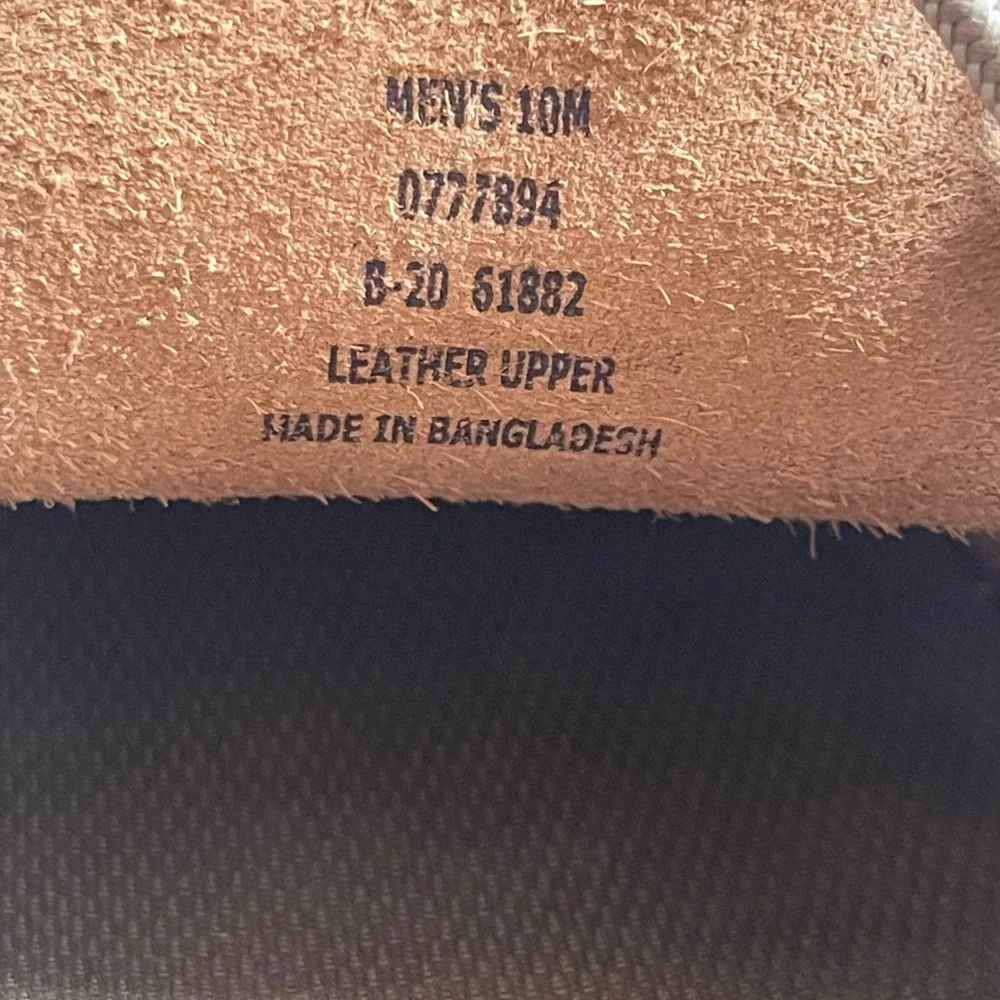 Sperry Men’s Tan Leather Boat Shoes with Contrast Laces